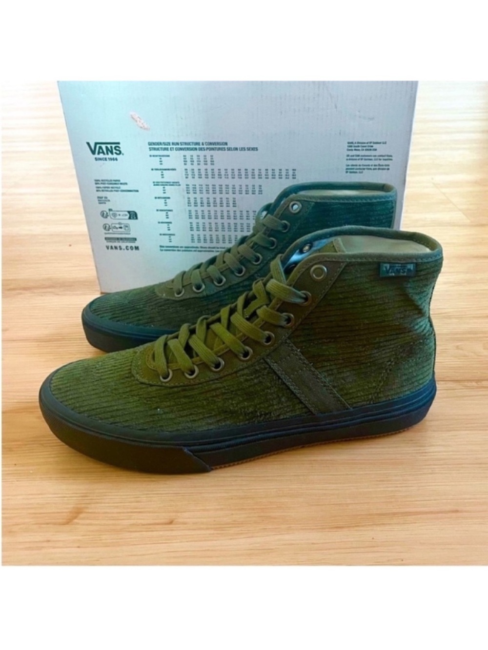 Vans Crockett High Pro Decon
- Olive/ Black Corduroy Women
8.0 US Mens 6.5US